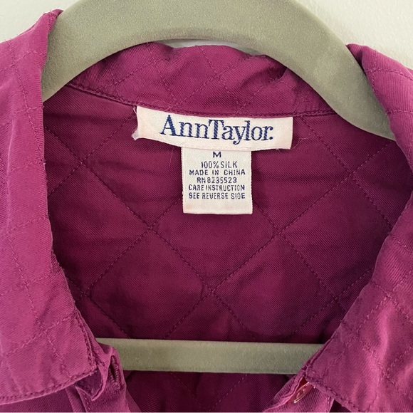 Ann Taylor Silk Quilted Shoulder Purple Button Down Shirt Medium - Picture 5 of 5